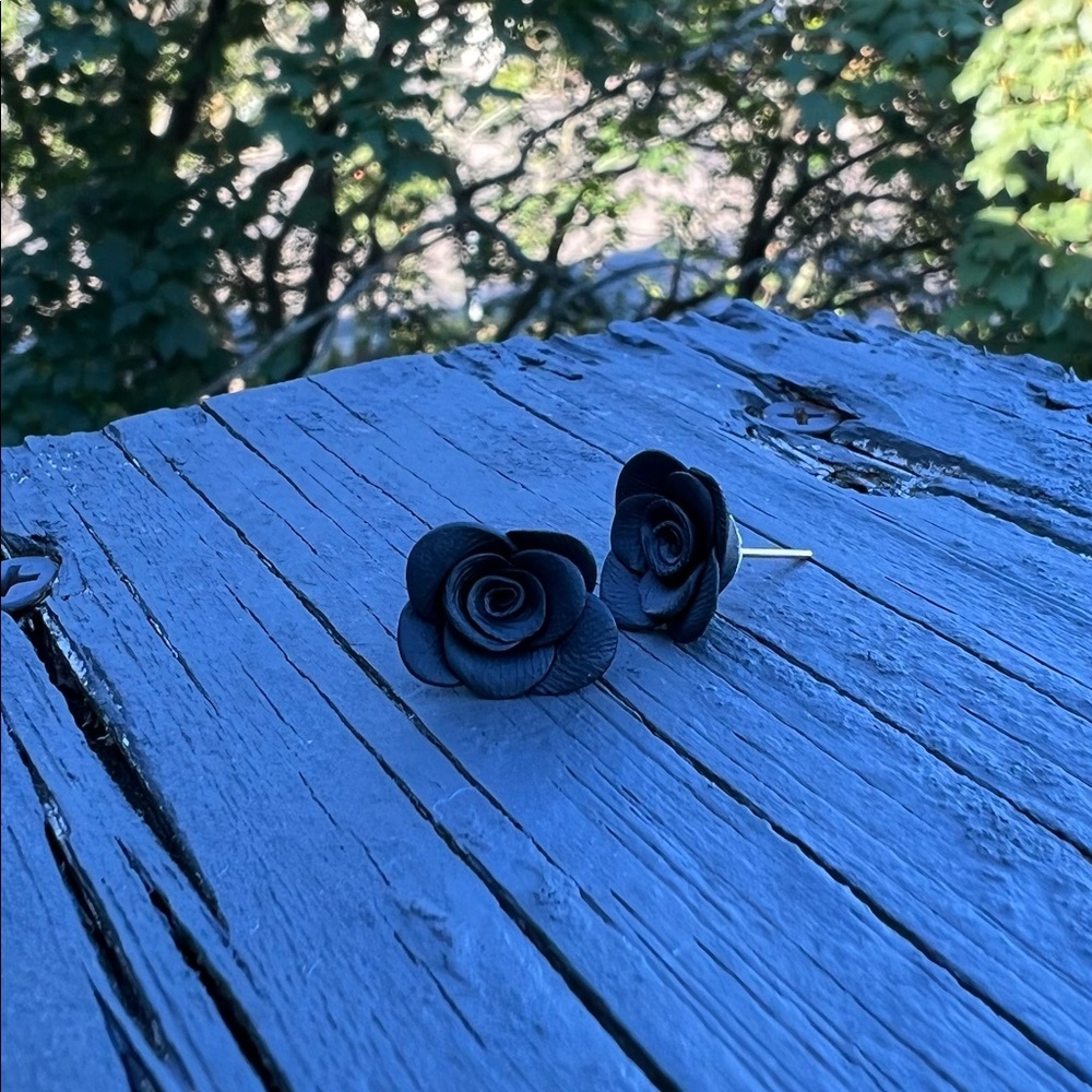 Black rose stud earrings